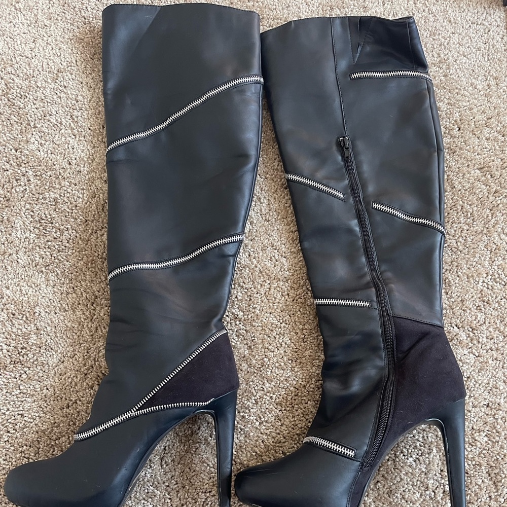 Black knee hi boots with zipper detail